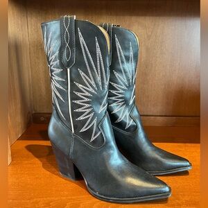 Oasis Society Sephira Boots: Black Color, Size 10